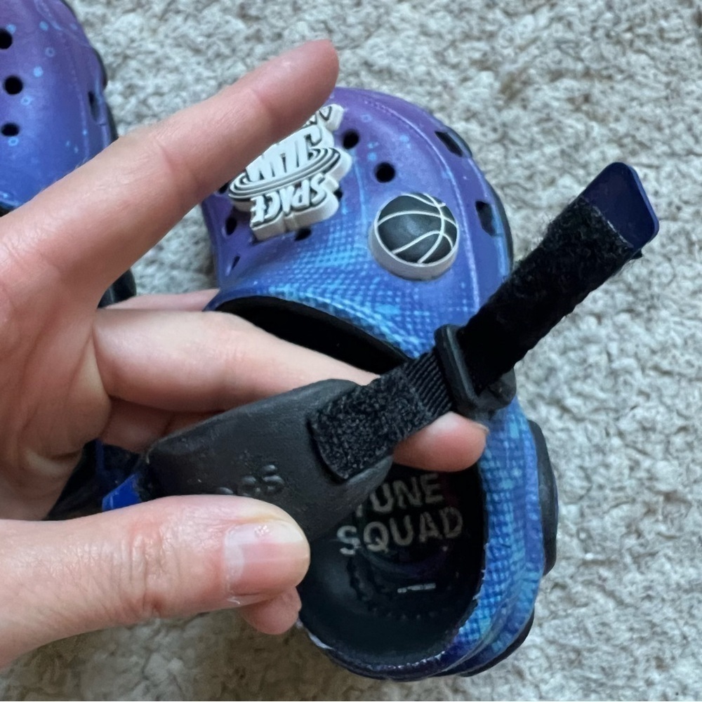Crocs x Space Jam Basketball Tune Squad Classic All-Terrain Kids’ Clogs Shoes - Picture 7 of 13